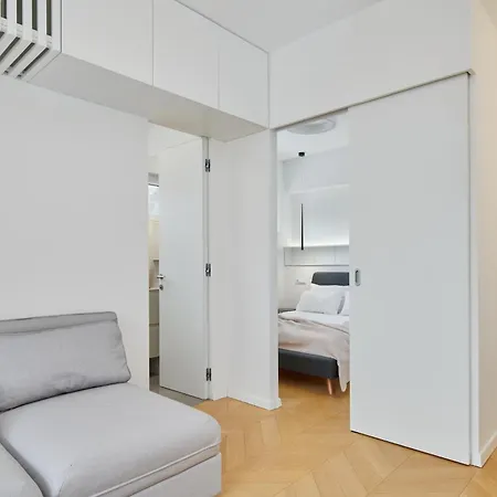 Vibrant Downtown With Balcony شقة سبليت