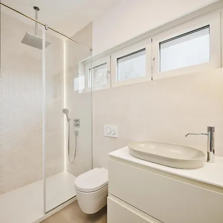 شقة Vibrant Downtown With Balcony