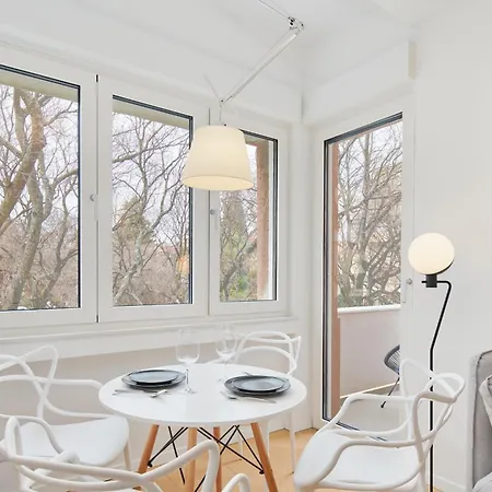 Vibrant Downtown With Balcony * سبليت